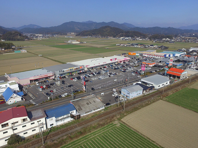 駐車場300台完備